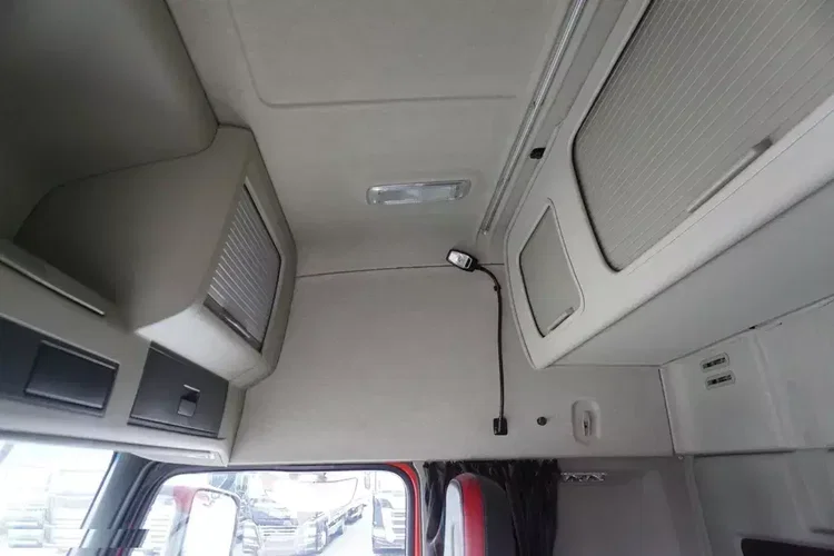 Volvo FM / 370 / ACC / E 6 / BDF / OŚ SKRĘTNA / PEŁNY ADR zdjęcie 32