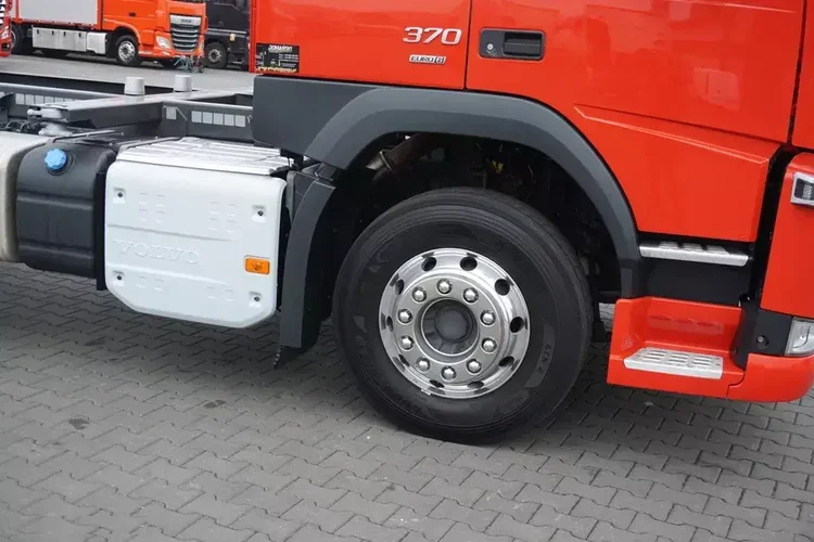 Volvo FM / 370 / ACC / E 6 / BDF / OŚ SKRĘTNA / PEŁNY ADR zdjęcie 37