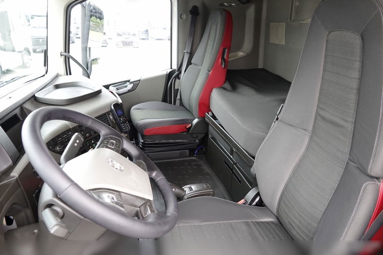 Volvo FH 460 / SPROWADZONY / MAŁY PRZEBIEG / PO KONTRAKCIE SERWISOWYM  zdjęcie 24