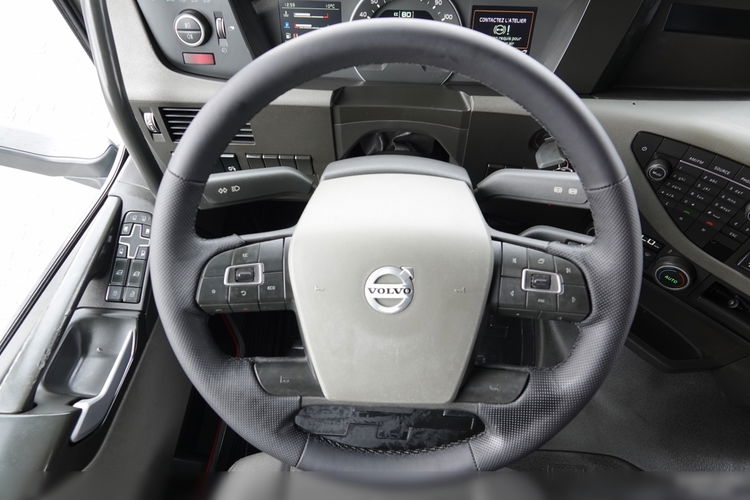 Volvo FH 460 / SPROWADZONY / MAŁY PRZEBIEG / PO KONTRAKCIE SERWISOWYM  zdjęcie 28