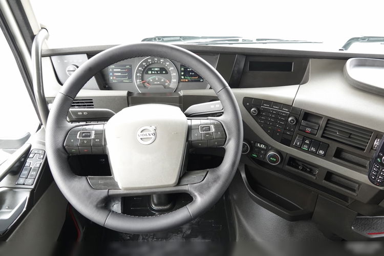 Volvo FH 460 / SPROWADZONY / MAŁY PRZEBIEG / PO KONTRAKCIE SERWISOWYM  zdjęcie 29