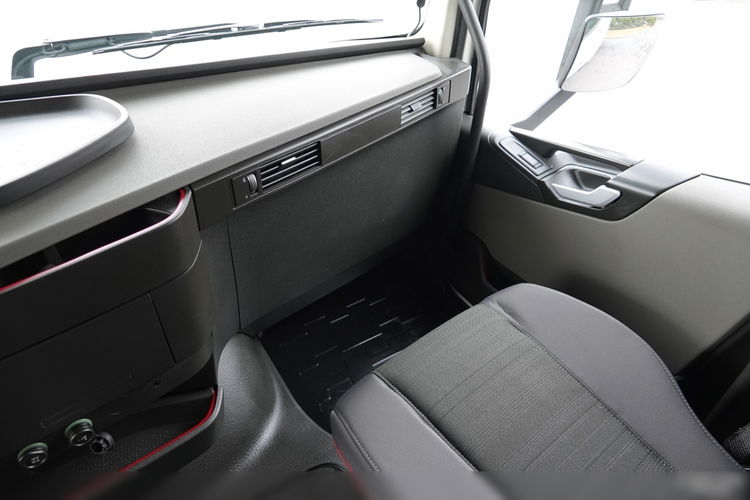 Volvo FH 460 / SPROWADZONY / MAŁY PRZEBIEG / PO KONTRAKCIE SERWISOWYM  zdjęcie 32