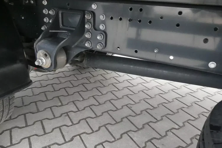 Iveco EURO CARGO 120-220 / KONTENER 7.30 + WINDA / EURO 6 / NISKI PRZEBIEG / zdjęcie 23