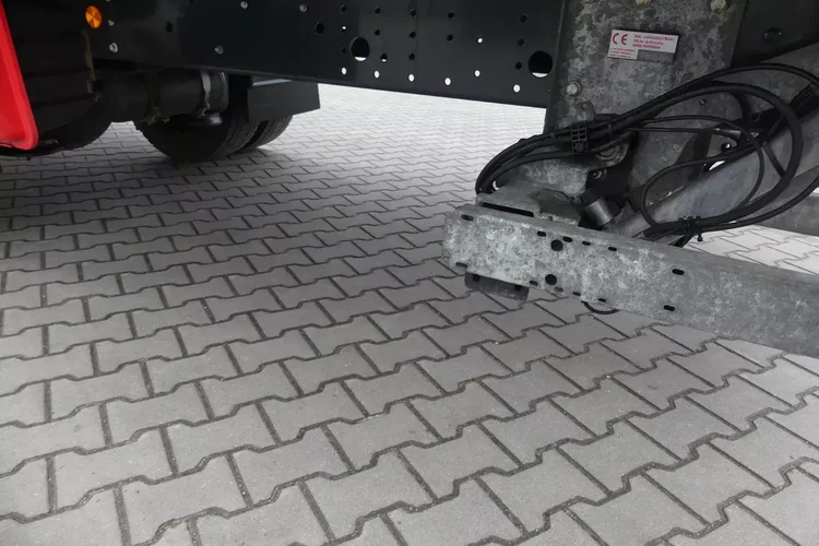 Iveco EURO CARGO 120-220 / KONTENER 7.30 + WINDA / EURO 6 / NISKI PRZEBIEG / zdjęcie 25