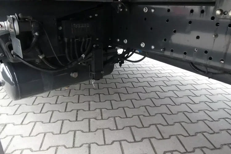 Iveco EURO CARGO 120-220 / KONTENER 7.30 + WINDA / EURO 6 / NISKI PRZEBIEG / zdjęcie 26