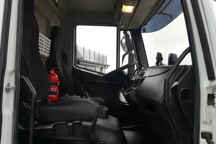 Iveco EURO CARGO 120-220 / KONTENER 7.30 + WINDA / EURO 6 / NISKI PRZEBIEG / zdjęcie 32