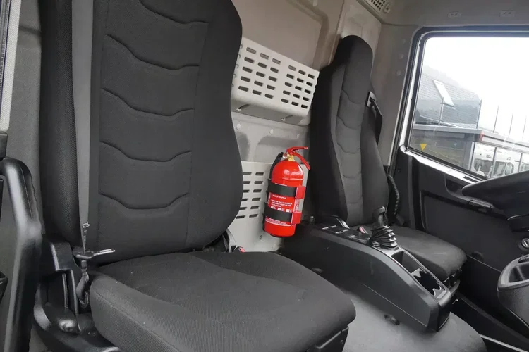 Iveco EURO CARGO 120-220 / KONTENER 7.30 + WINDA / EURO 6 / NISKI PRZEBIEG / zdjęcie 33