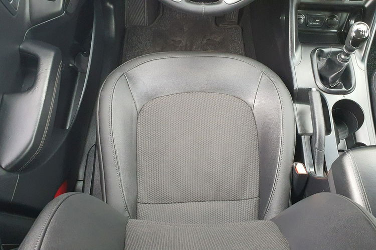 Hyundai ix35 1.6 GDI 135KM # NAVI # Climatronic # Parktronic # PółSkóra # LIFT zdjęcie 16