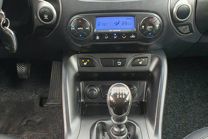 Hyundai ix35 1.6 GDI 135KM # NAVI # Climatronic # Parktronic # PółSkóra # LIFT zdjęcie 21