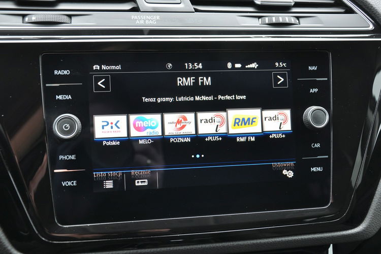 Volkswagen Touran 1.5TSI 150KM DSG Highline 7os Kamera El.Klapa Hak Podgrz.Szyba SalonPL zdjęcie 10