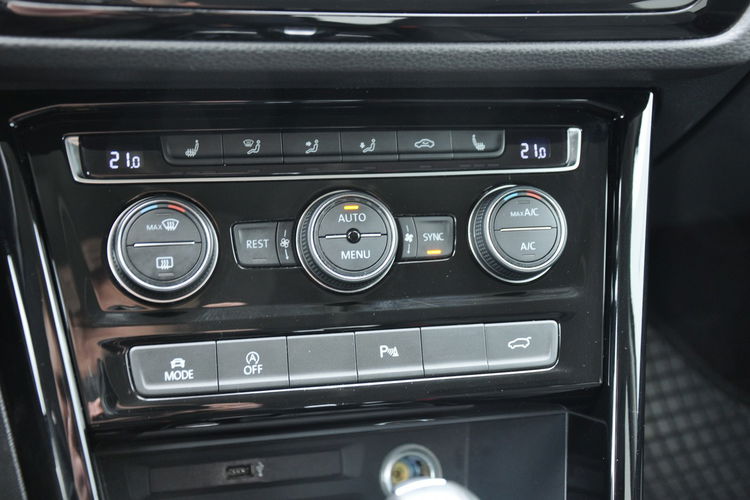 Volkswagen Touran 1.5TSI 150KM DSG Highline 7os Kamera El.Klapa Hak Podgrz.Szyba SalonPL zdjęcie 16