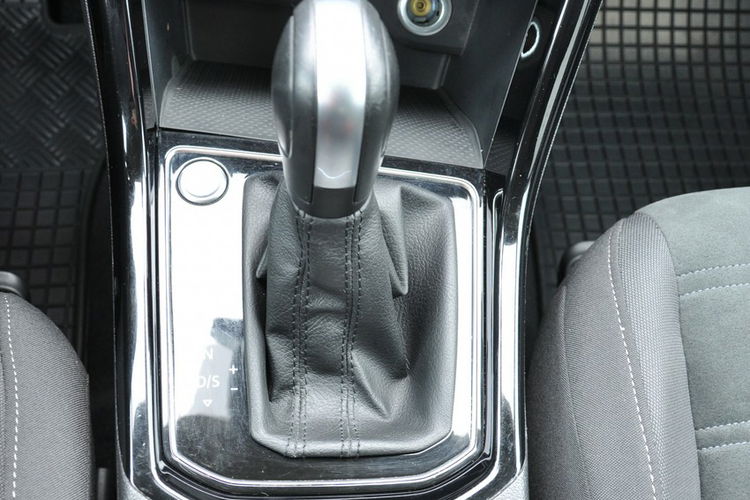 Volkswagen Touran 1.5TSI 150KM DSG Highline 7os Kamera El.Klapa Hak Podgrz.Szyba SalonPL zdjęcie 17