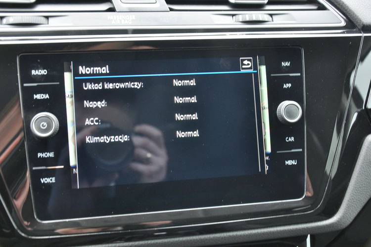 Volkswagen Touran 1.5TSI 150KM DSG Highline 7os Kamera El.Klapa Hak Podgrz.Szyba SalonPL zdjęcie 23