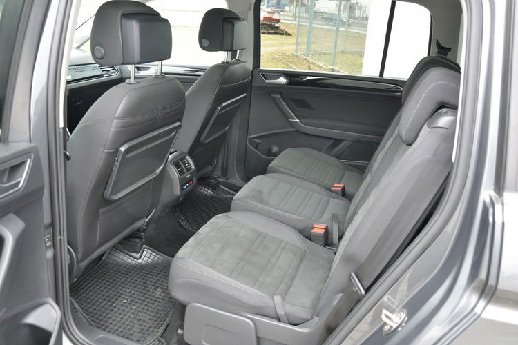 Volkswagen Touran 1.5TSI 150KM DSG Highline 7os Kamera El.Klapa Hak Podgrz.Szyba SalonPL zdjęcie 24