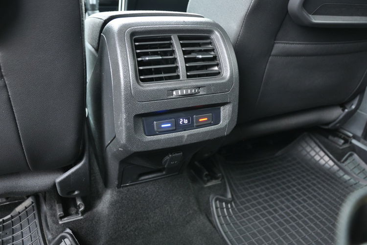 Volkswagen Touran 1.5TSI 150KM DSG Highline 7os Kamera El.Klapa Hak Podgrz.Szyba SalonPL zdjęcie 26
