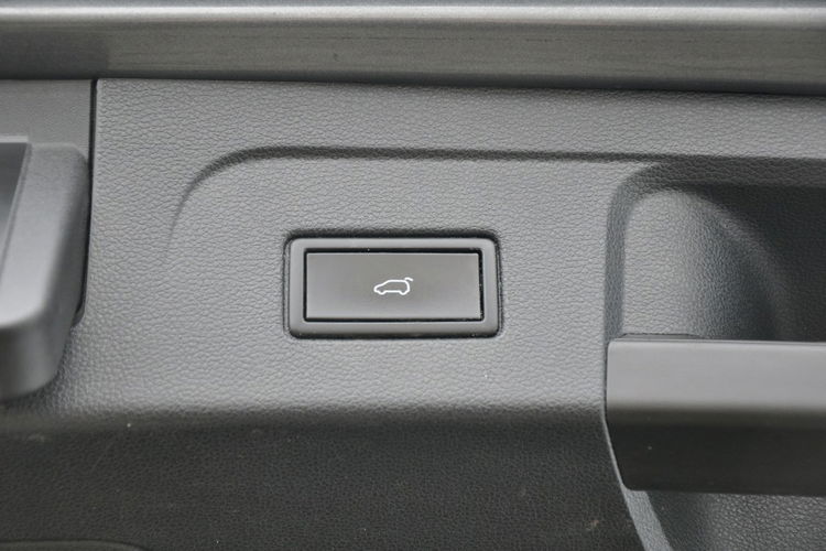 Volkswagen Touran 1.5TSI 150KM DSG Highline 7os Kamera El.Klapa Hak Podgrz.Szyba SalonPL zdjęcie 34