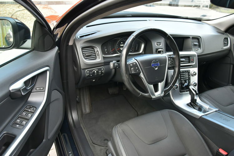 Volvo V60 D3 2.0 150KM Automat 2017r. LED NAVi Skóra Gwarancja BEZWYPADEK zdjęcie 14