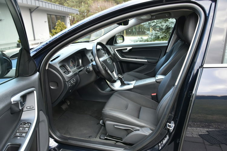 Volvo V60 D3 2.0 150KM Automat 2017r. LED NAVi Skóra Gwarancja BEZWYPADEK zdjęcie 15