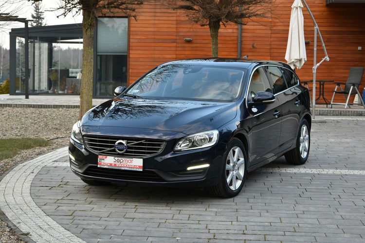 Volvo V60 D3 2.0 150KM Automat 2017r. LED NAVi Skóra Gwarancja BEZWYPADEK zdjęcie 2