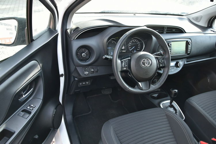 Toyota Yaris 1.5 HYBRID 75KM Automat 2018r. Polski SALON 27tkm Kamera Climatronic zdjęcie 14
