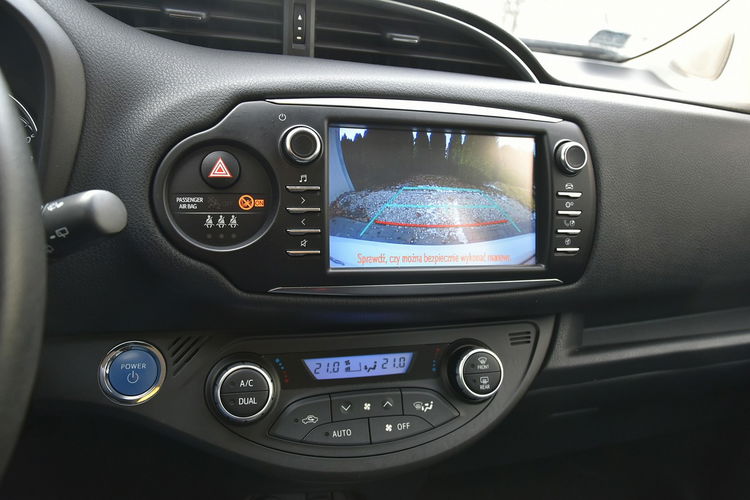 Toyota Yaris 1.5 HYBRID 75KM Automat 2018r. Polski SALON 27tkm Kamera Climatronic zdjęcie 9