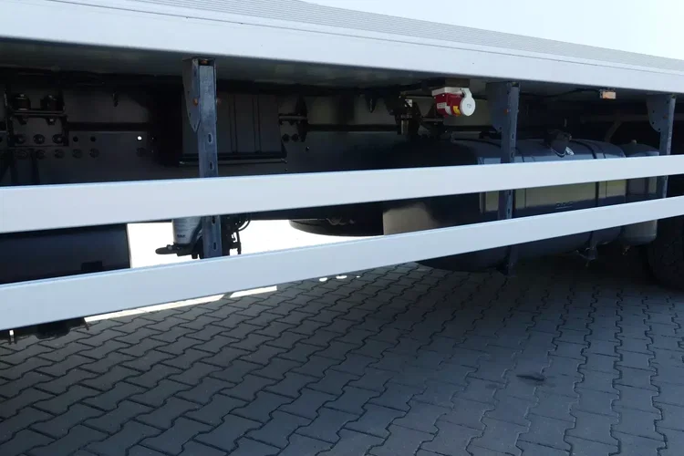 DAF CF 370 / 6x2 / CHŁODNIA 8.25 + WINDA / EURO 6 / 330 TYS KM / zdjęcie 15