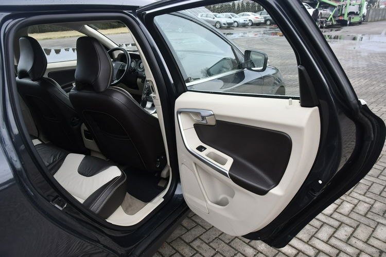 Volvo XC 60 2.4diesel 4X4. Automat.Navi.Skóry.Xenony.Szyberdach.Fotele z pamięci.a zdjęcie 21