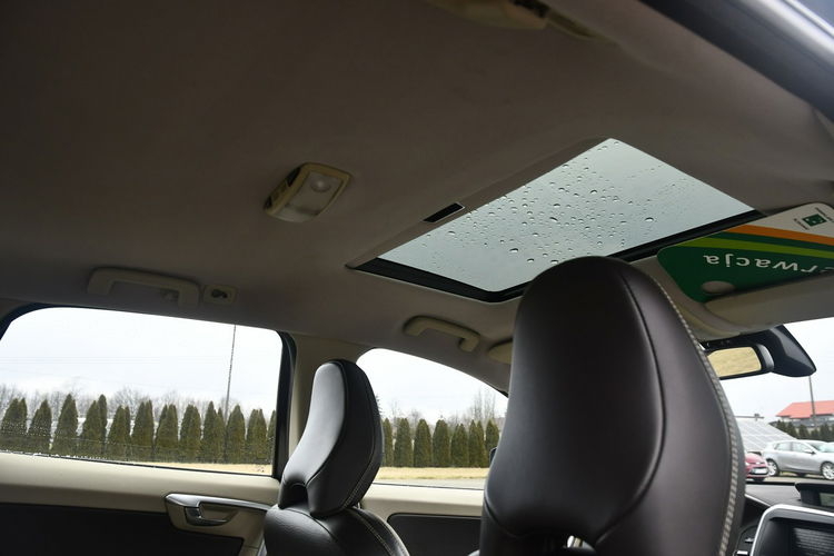 Volvo XC 60 2.4diesel 4X4. Automat.Navi.Skóry.Xenony.Szyberdach.Fotele z pamięci.a zdjęcie 22