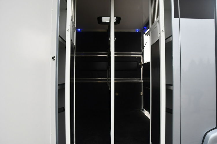 Renault Master Koniowóz 2.3dci Nowa Zabudowa Ogierowa. Kamery na Stanowiska zdjęcie 23