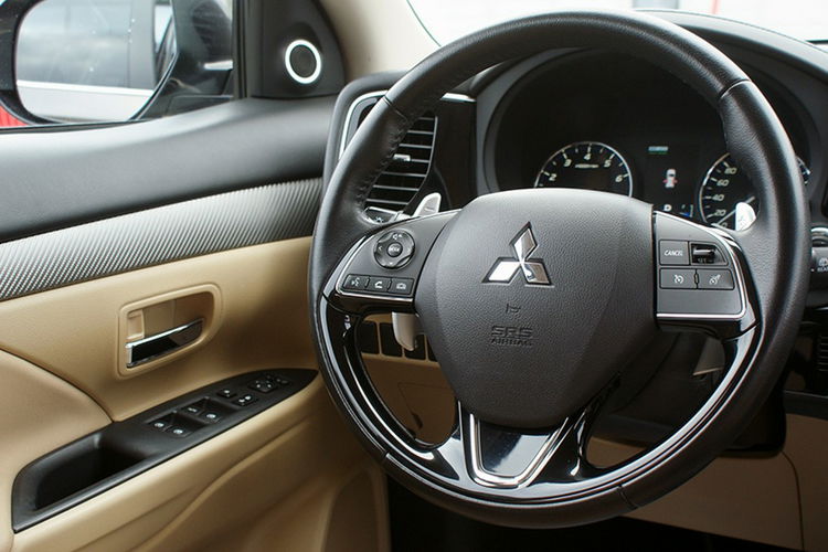 Mitsubishi Outlander SALON PL 4x4 7 osobowy Gwarancja 6mc zdjęcie 15