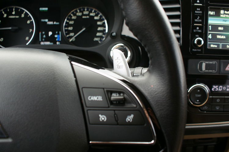 Mitsubishi Outlander SALON PL 4x4 7 osobowy Gwarancja 6mc zdjęcie 16