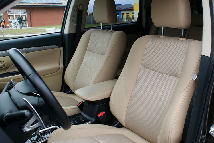 Mitsubishi Outlander SALON PL 4x4 7 osobowy Gwarancja 6mc zdjęcie 18