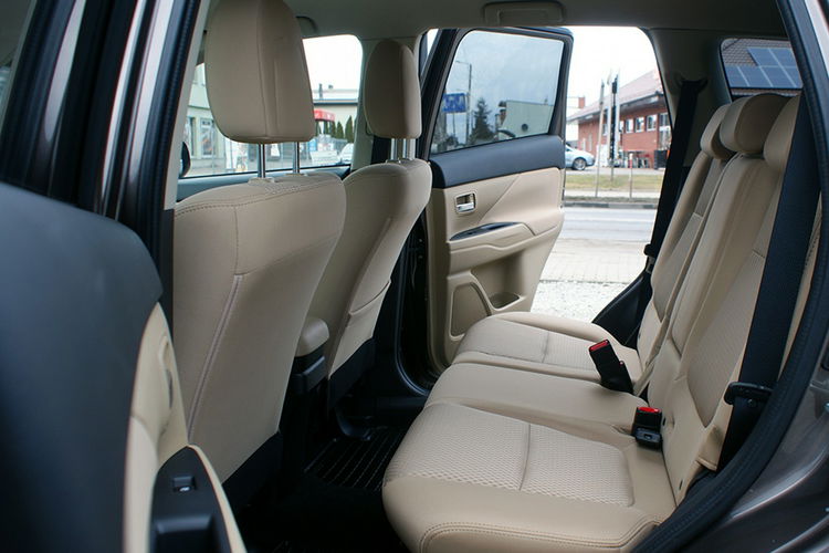 Mitsubishi Outlander SALON PL 4x4 7 osobowy Gwarancja 6mc zdjęcie 19