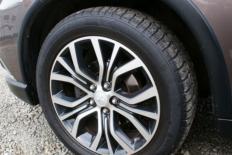 Mitsubishi Outlander SALON PL 4x4 7 osobowy Gwarancja 6mc zdjęcie 25