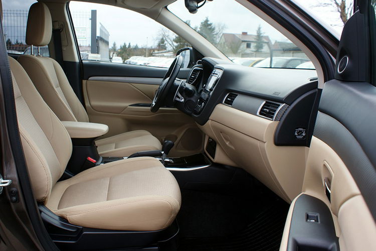 Mitsubishi Outlander SALON PL 4x4 7 osobowy Gwarancja 6mc zdjęcie 9