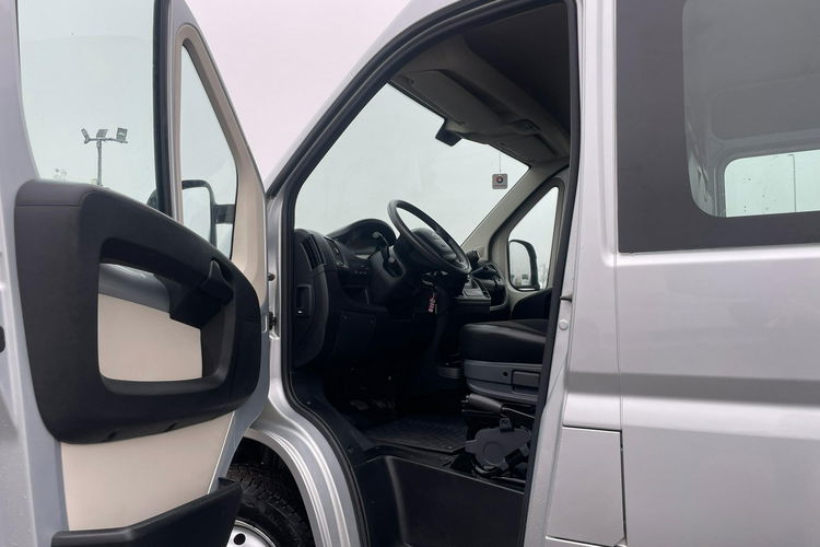 Peugeot Boxer 2.0 130KM 2018 L2H2 Brygadówka 6osobowy Klimatyzacja Tempomat zdjęcie 6