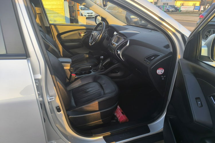 Hyundai ix35 2.0 CRDi 136KM 4x4 Klimatronic Navi Skóra Kamera zdjęcie 17