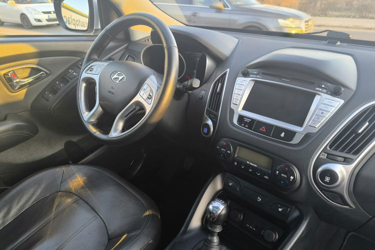 Hyundai ix35 2.0 CRDi 136KM 4x4 Klimatronic Navi Skóra Kamera zdjęcie 19