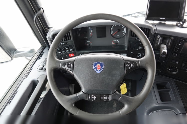 Scania P 320 / 4X2 / WYWROTKA BDF + HDS HMF 635 / STERIWANIE RADIOWE / CHWYTAK / EURO 6 / BDF + KIPPER + HDS  zdjęcie 38