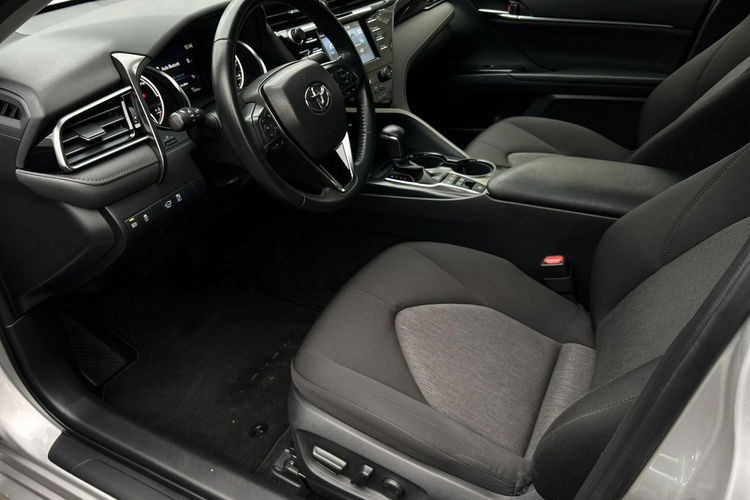 Toyota Camry 2.5 HSD 218KM COMFORT, salon Polska, gwarancja, FV23% zdjęcie 10