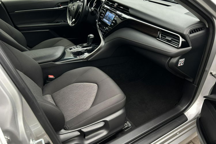 Toyota Camry 2.5 HSD 218KM COMFORT, salon Polska, gwarancja, FV23% zdjęcie 14