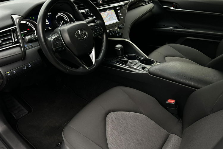 Toyota Camry 2.5 HSD 218KM COMFORT, salon Polska, gwarancja, FV23% zdjęcie 29