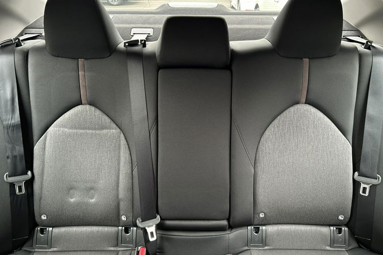 Toyota Camry 2.5 HSD 218KM COMFORT, salon Polska, gwarancja, FV23% zdjęcie 30