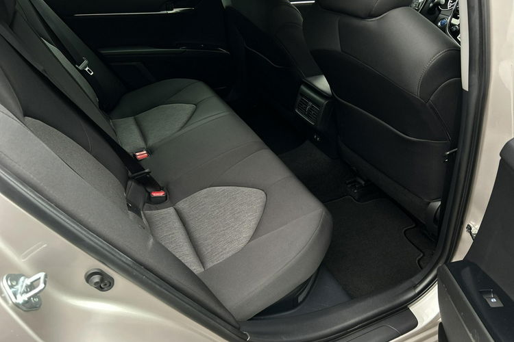Toyota Camry 2.5 HSD 218KM COMFORT, salon Polska, gwarancja, FV23% zdjęcie 13