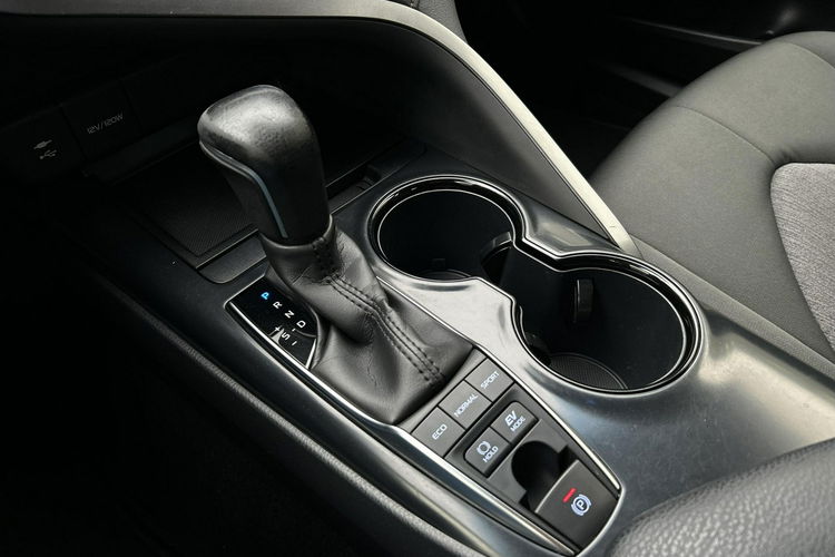 Toyota Camry 2.5 HSD 218KM COMFORT, salon Polska, gwarancja, FV23% zdjęcie 17