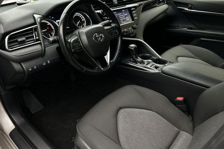 Toyota Camry 2.5 HSD 218KM COMFORT, salon Polska, gwarancja, FV23% zdjęcie 29