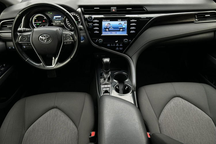Toyota Camry 2.5 HSD 218KM COMFORT, salon Polska, gwarancja, FV23% zdjęcie 9