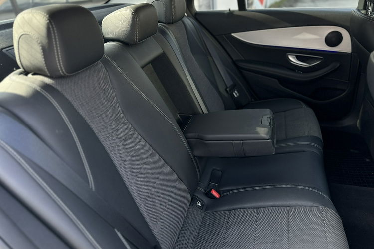 Mercedes E 220 Salon Polska Poleasingowy I właściciel Serwis ASO VAT 23% Bezwypadkowy zdjęcie 24