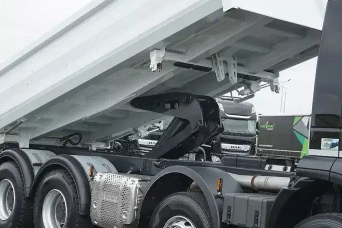 Iveco TRAKKER / 480 / E 6 / WYWROTKA / 8 X 4 / HYDROBURTA / RETARDER zdjęcie 16