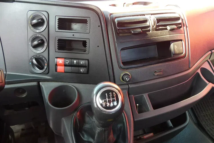 Mercedes ATEGO 1218 / HAKOWIEC / EURO 6 / MANUAL / zdjęcie 10